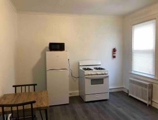 Spacious 2 bedroom apartment with 1 bathroom and private street entrance - Paterson - 3