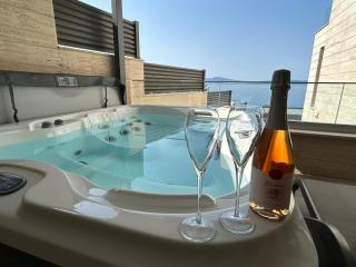 BEACH FRONT VILLA FRAN - DELUXE SEA VIEW SUITE with private jacuzzi # 3 - Crikvenica - 9