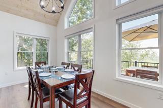 Luxurious 3BR Home with Hot Tub and Fireplace - 4