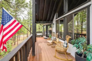 Munds Park Cabin with Poker Room and Wraparound Deck! - Munds Park - 8