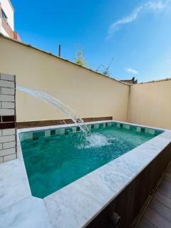 Imóvel com Piscina Beira Mar - 0