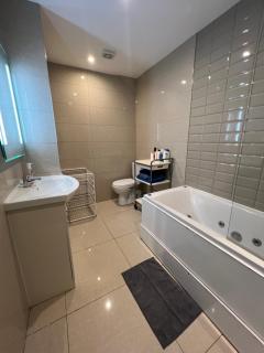 Lovely Dublin Home - Just 15 Mins to City Centre - Dublin - 9