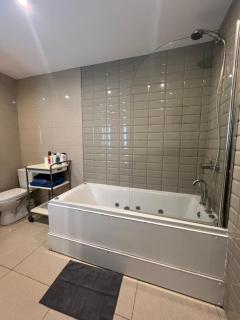 Lovely Dublin Home - Just 15 Mins to City Centre - 8