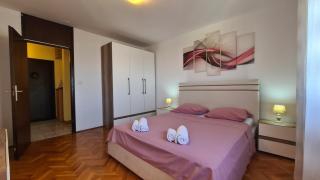 Urbana Rijeka 2BR Apartment Near City Center, Fast Wi-Fi - 4