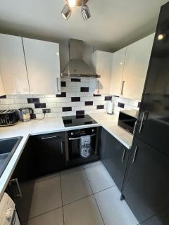 Modern 2 Bedroom House Spacious Large Garden - 9