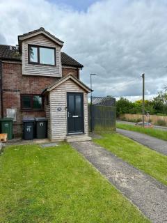 Modern 2 Bedroom House Spacious Large Garden - Westbury - 1