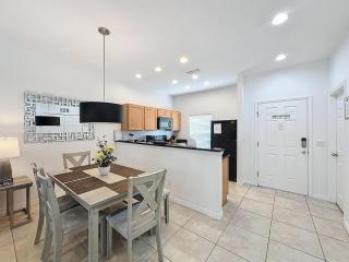 Amazing Townhouse close to Disney 2 Bed 2.5 Bath - Kissimmee - 1