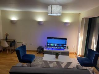 2 bedrooms, 2 bathrooms Stunning Penthouse City View - 1