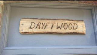 Driftwood in Looe River view and parking - 4
