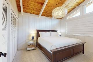 Little Pink Beach House - 2