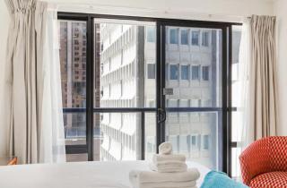 Life in the City Studio Apt with Pool - Gym - 6