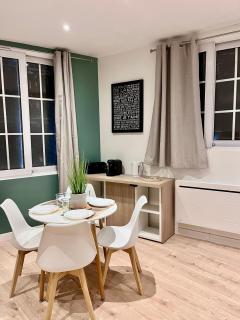 « Le City » proche aéroport CDG, Parc Astérix, Disney, - 8