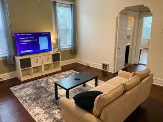 Comfortable 1BR Apartment - Laundry & Backyard - 0