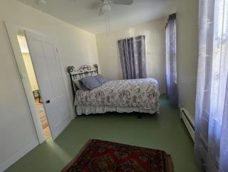 Blooming Inn Shelburne Falls - 1