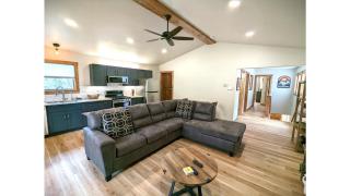 The Lost Yeti Hideaway - Hot Tub - WiFi - Washer - Dryer - Fireplace - Firepit - Grill - 1