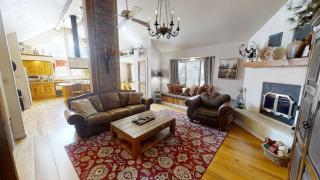 Thornes Downtown Delight - WiFi - Satellite - Washer - Dryer - Fireplace - Fenced In Back Yard - Red River - 0