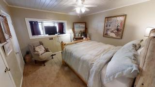 Thornes Downtown Delight - WiFi - Satellite - Washer - Dryer - Fireplace - Fenced In Back Yard - Red River - 4