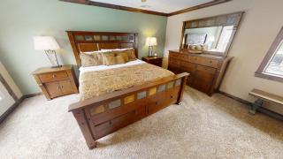 Trails End - Hot Tub - WiFi - Fireplace - Washer -Dryer - Fenced In Backyard - Red River - 3