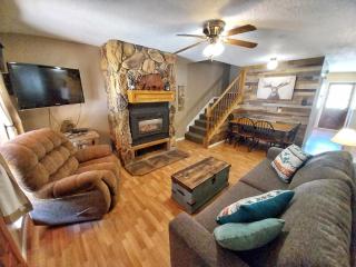 Valley Condo 104 - Casa Zia - Creekside - WiFi - Hot Tub - Fireplace - Washer - Dryer - Pet Friendly - 9