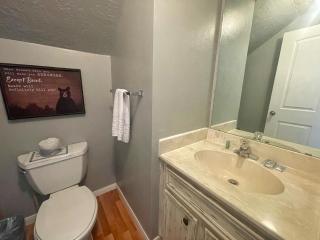 Valley Condo 104 - Casa Zia - Creekside - WiFi - Hot Tub - Fireplace - Washer - Dryer - Pet Friendly - Red River - 6