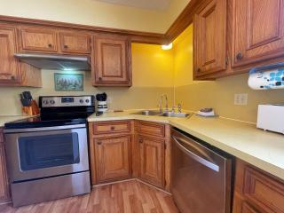 Valley Condo 104 - Casa Zia - Creekside - WiFi - Hot Tub - Fireplace - Washer - Dryer - Pet Friendly - Red River - 4