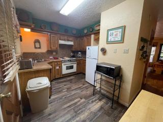 Valley Condo 107 - Creekside - WiFi - Hot Tub - Fireplace - Washer - Dryer - Playground - Red River - 9