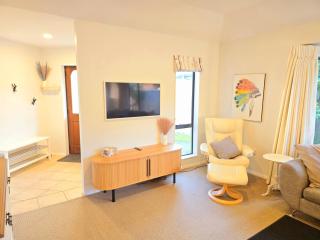 Modern family oasis in Clive - Clive - 7