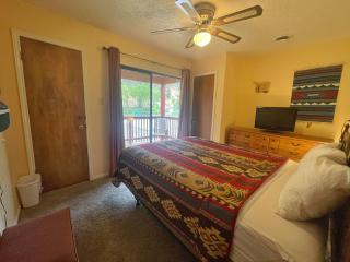 Valley Condo 107 - Creekside - WiFi - Hot Tub - Fireplace - Washer - Dryer - Playground - Red River - 2