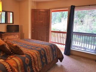 Valley Condo 109 - Chili Peppers - Creekside - WiFi - Hot Tub - Fireplace - Washer - Dryer - Playground - 5