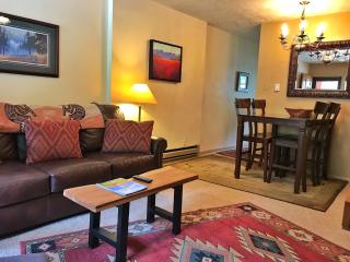 Valley Condo 109 - Chili Peppers - Creekside - WiFi - Hot Tub - Fireplace - Washer - Dryer - Playground - 2