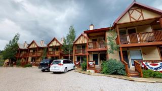 Valley Condo 112 - Creekside - WiFi - Pet Friendly - Hot Tub - Fireplace - Washer - Dryer - Playground - Red River - 1