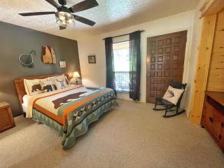 Valley Condo 117 - Creekside - WiFi - Hot Tub - Fireplace - Washer - Dryer - Playground - 9