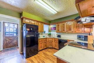 Valley Condo 119 - Creekside - WiFi - Hot Tub - Fireplace - Washer - Dryer - Playground - 5