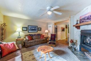 Valley Condo 119 - Creekside - WiFi - Hot Tub - Fireplace - Washer - Dryer - Playground - 9