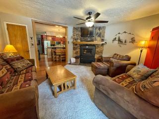 Valley Condo 120 - Creekside - WiFi - Pet Friendly - Hot Tub - Fireplace - Washer - Dryer - Playground - Red River - 0