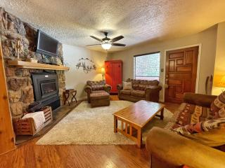 Valley Condo 120 - Creekside - WiFi - Pet Friendly - Hot Tub - Fireplace - Washer - Dryer - Playground - 9