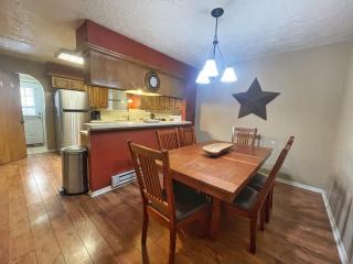 Valley Condo 122 - Creekside - WiFi - Hot Tub - Fireplace - Washer - Dryer - Playground - Red River - 7
