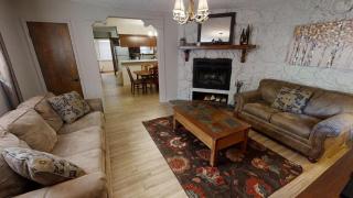 Valley Condo 121 - Creekside - WiFi - Pet Friendly - Hot Tub - Fireplace - Washer - Dryer - Playground - Red River - 9