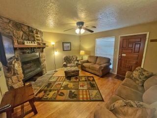 Valley Condo 122 - Creekside - WiFi - Hot Tub - Fireplace - Washer - Dryer - Playground - 7