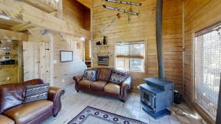 Wine Down Riverside - On the River - WiFi - Satellite - Grill - Washer - Dryer - Large Deck - Red River - 4