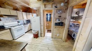 Wine Down Riverside - On the River - WiFi - Satellite - Grill - Washer - Dryer - Large Deck - Red River - 1