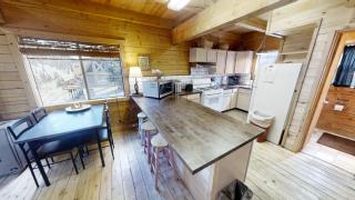 Wine Down Riverside - On the River - WiFi - Satellite - Grill - Washer - Dryer - Large Deck - Red River - 2