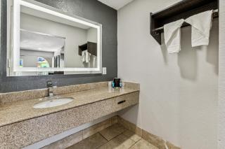 Knights Inn Antioch - 7