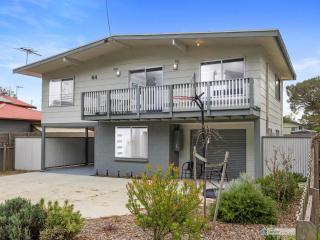 Wimbledon Heights Home - 9