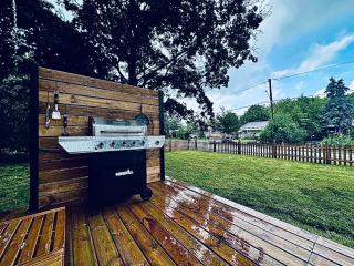 New 3 Bedroom Bungalow Ground Floor with BBQ Patio - Richmond Hill - 7