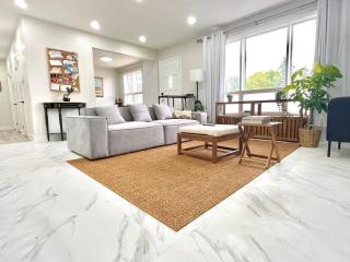 New 3 Bedroom Bungalow Ground Floor with BBQ Patio - Richmond Hill - 3