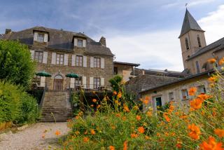 Logis Hôtels - Hostellerie des Lauriers - Hôtel et Restaurant - Alban - 0