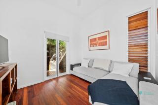 Straddie Glasshouse by Discover Stradbroke - 4