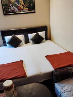 DS Residency Varanasi-Prime Location-Parking - Varanasi - 6
