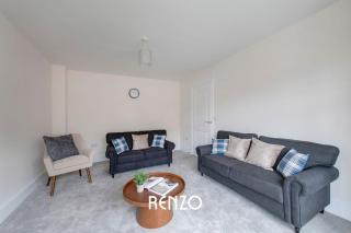 Spacious and Lovely 4-bed Home in Castle Donington by Renzo, Sleeps 6! - Castle Donington - 7